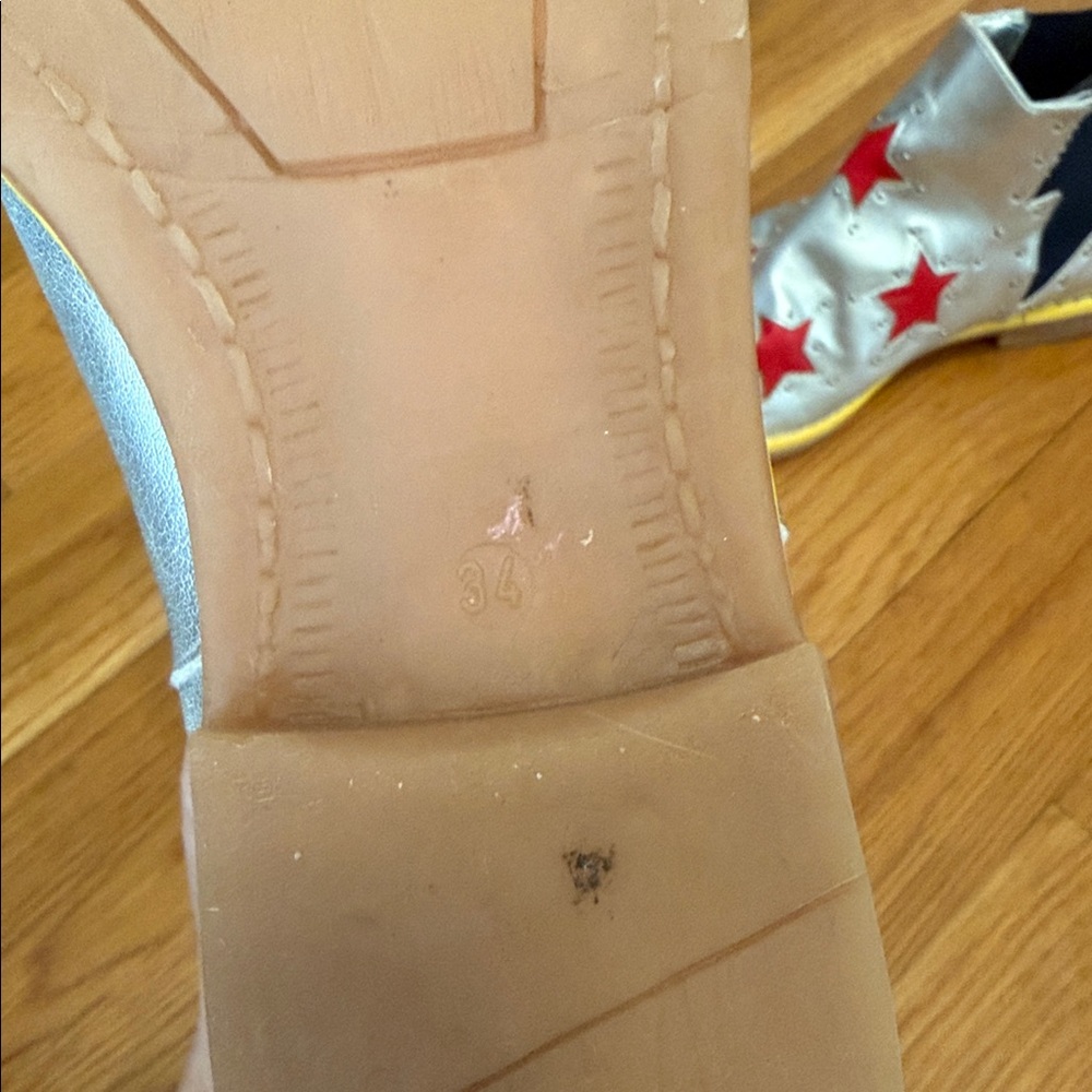 Stella McCartney Silver Boots with Red Stars - Picture 3 of 4